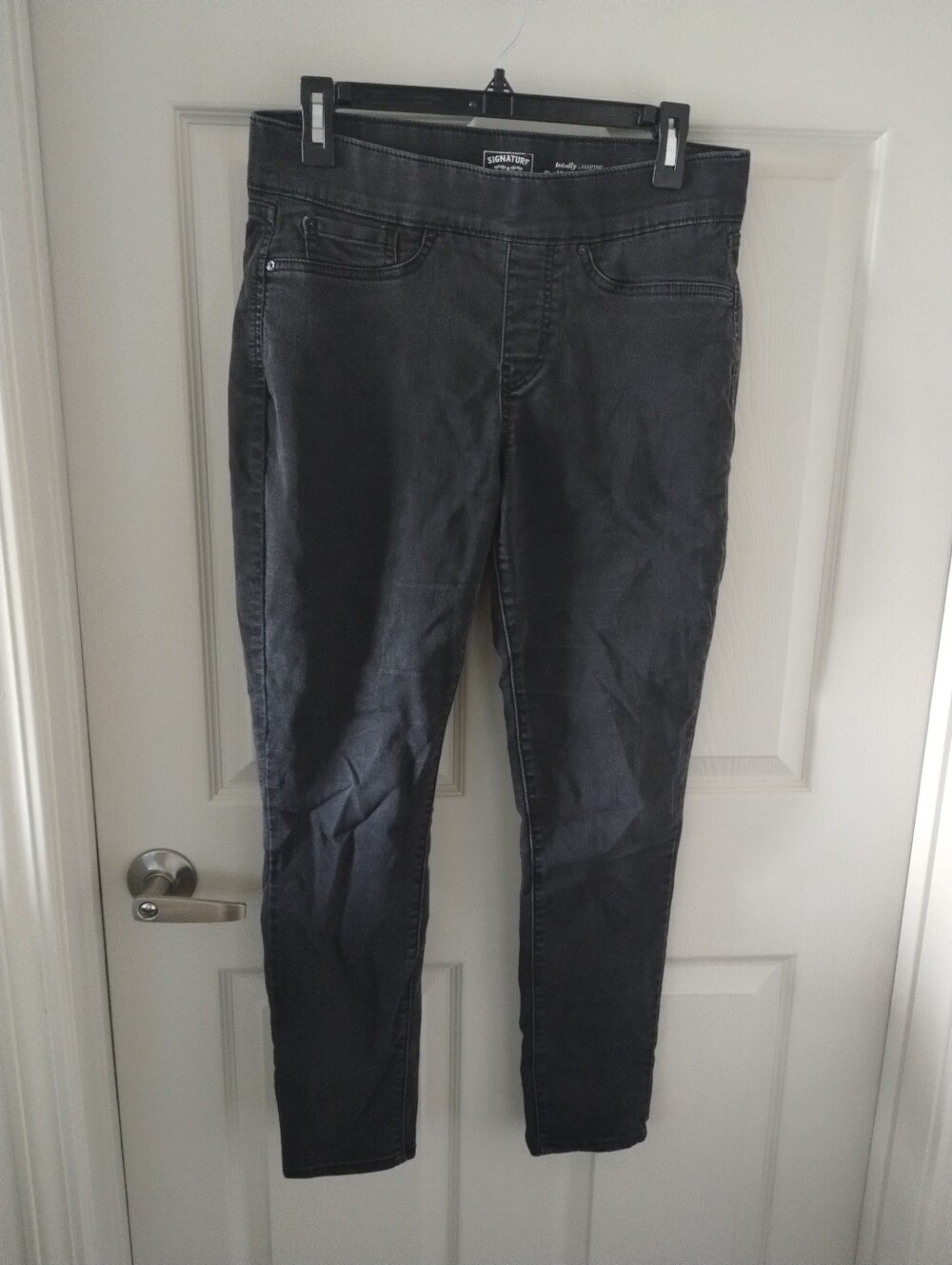 Signature by Levi Strauss Women's Black Pull On  Skinny Jeans Size 10